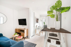 48-4FE 2BR Prime Midtown West